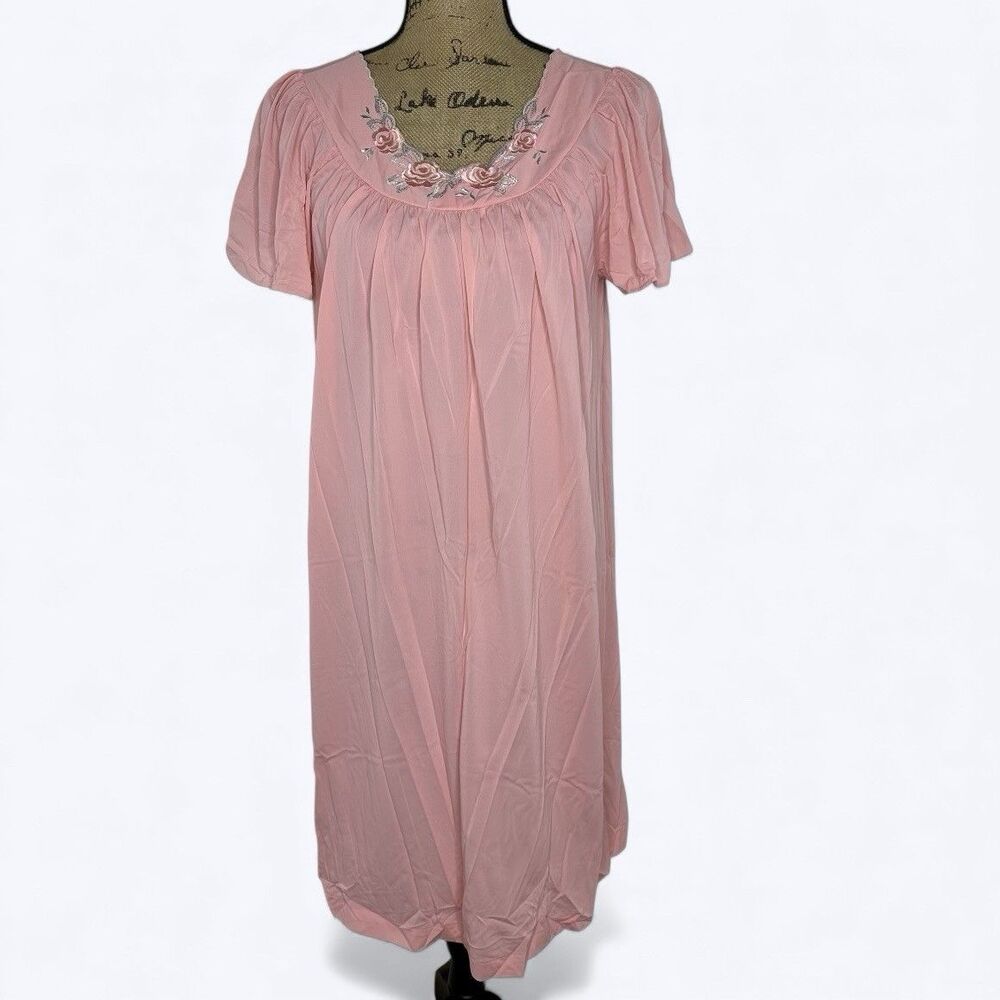Vintage Shadowline Nylon Nightgown‎ Sz M Pink Embroidered Floral Neck Feminine